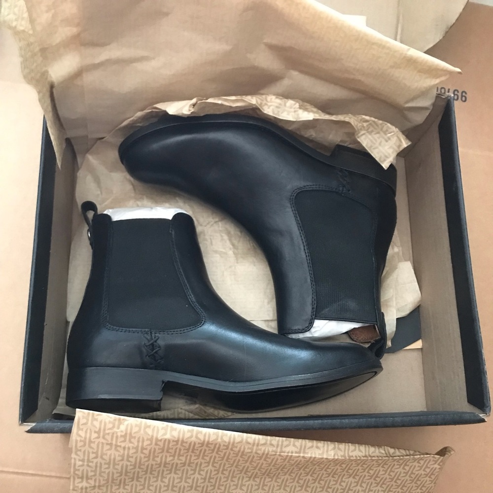 🍁🖤BNWT FRYE WOMEN'S LEATHER BOOTIES in black